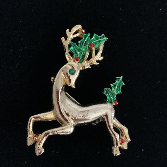 Gerry’s Jewelry - Gerry’s VTG Reindeer Brooch Pin Enamel Gold Tone Holly Leaves Berries Christmas
